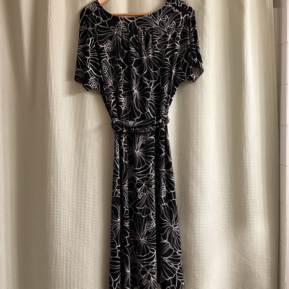 Ladies dress - Picture 5 of 6